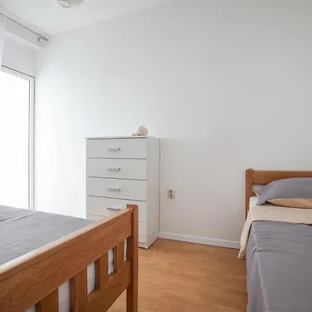 Sea View Apartment *